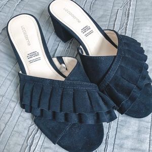 Black Liz Ciaborne Ruffle Heels